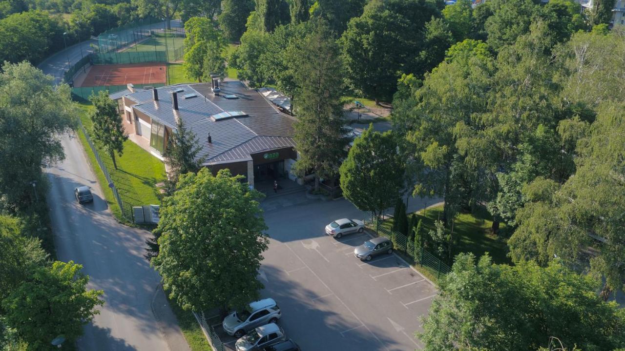 Villas And Apartments Oaza Ilidža Exteriör bild
